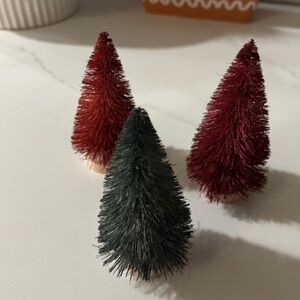 3 mini brush tree decor